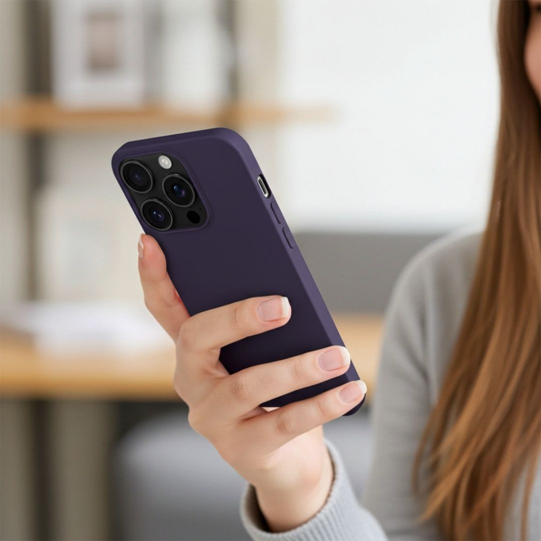 INA iPhone Silikonhülle mit MagSafe - Handyhüllen - Dark Purple - Kuratist