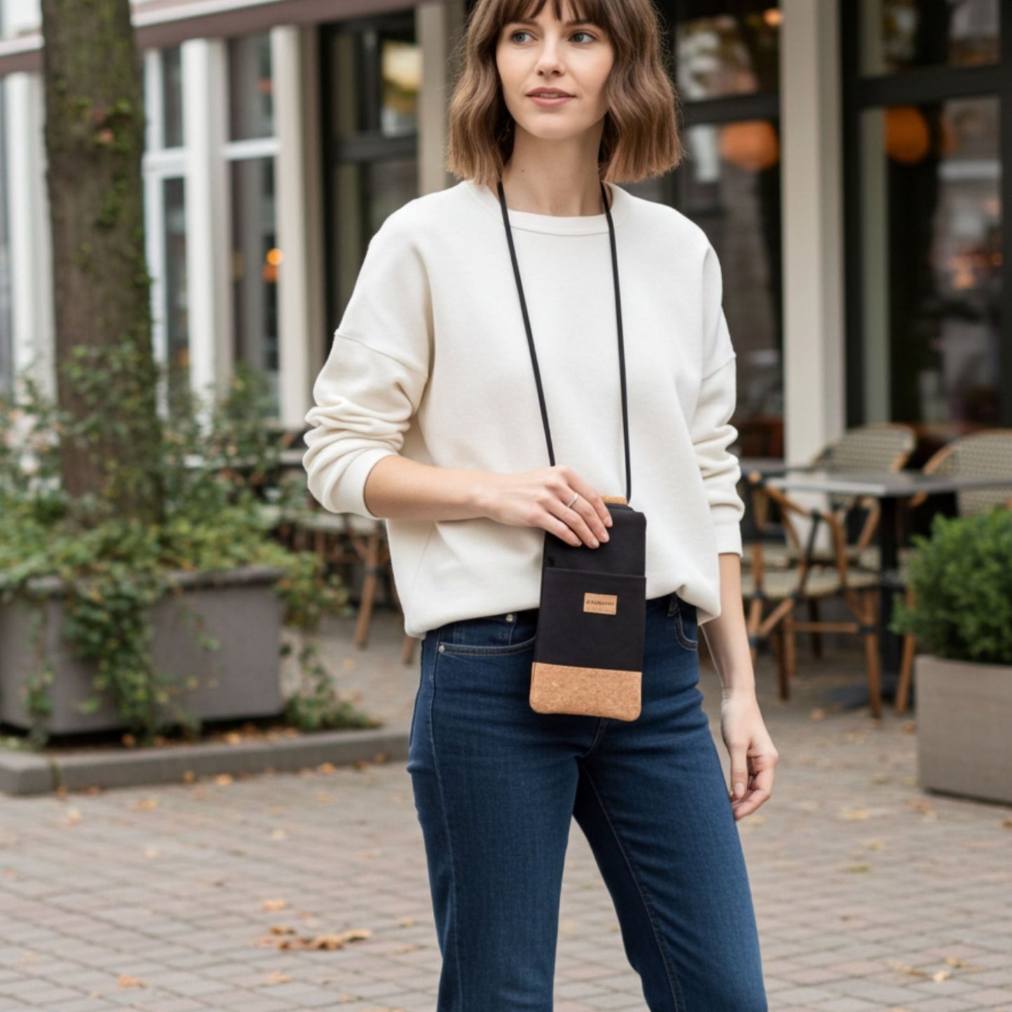 NELA Handytasche zum Umhängen - Handytasche zum Umhängen - Black Cork - Kuratist