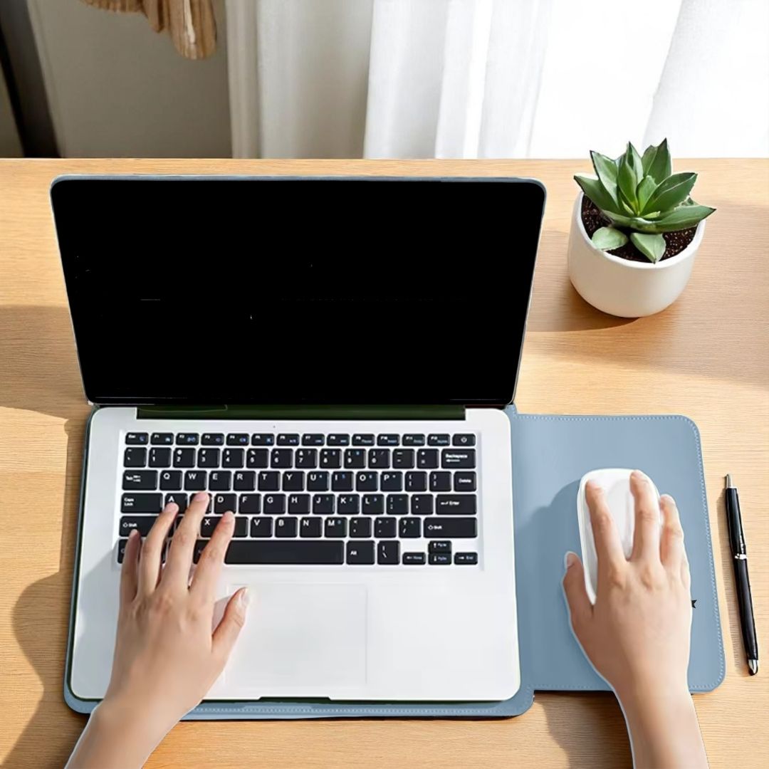NORA – Ultraflache Hülle für MacBook & Notebooks - Laptoptaschen - Ocean Blue - Kuratist