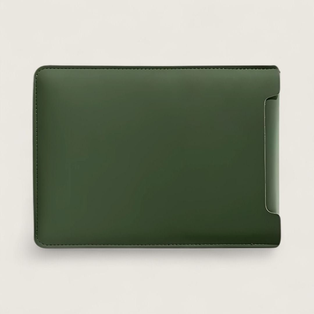 NORA – Ultraflache Hülle für MacBook & Notebooks - Laptoptaschen - Forest Green - Kuratist