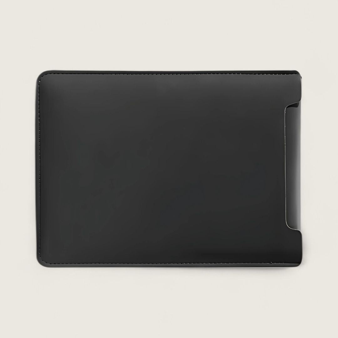 NORA – Ultraflache Hülle für MacBook & Notebooks - Laptoptaschen - Deep Black - Kuratist