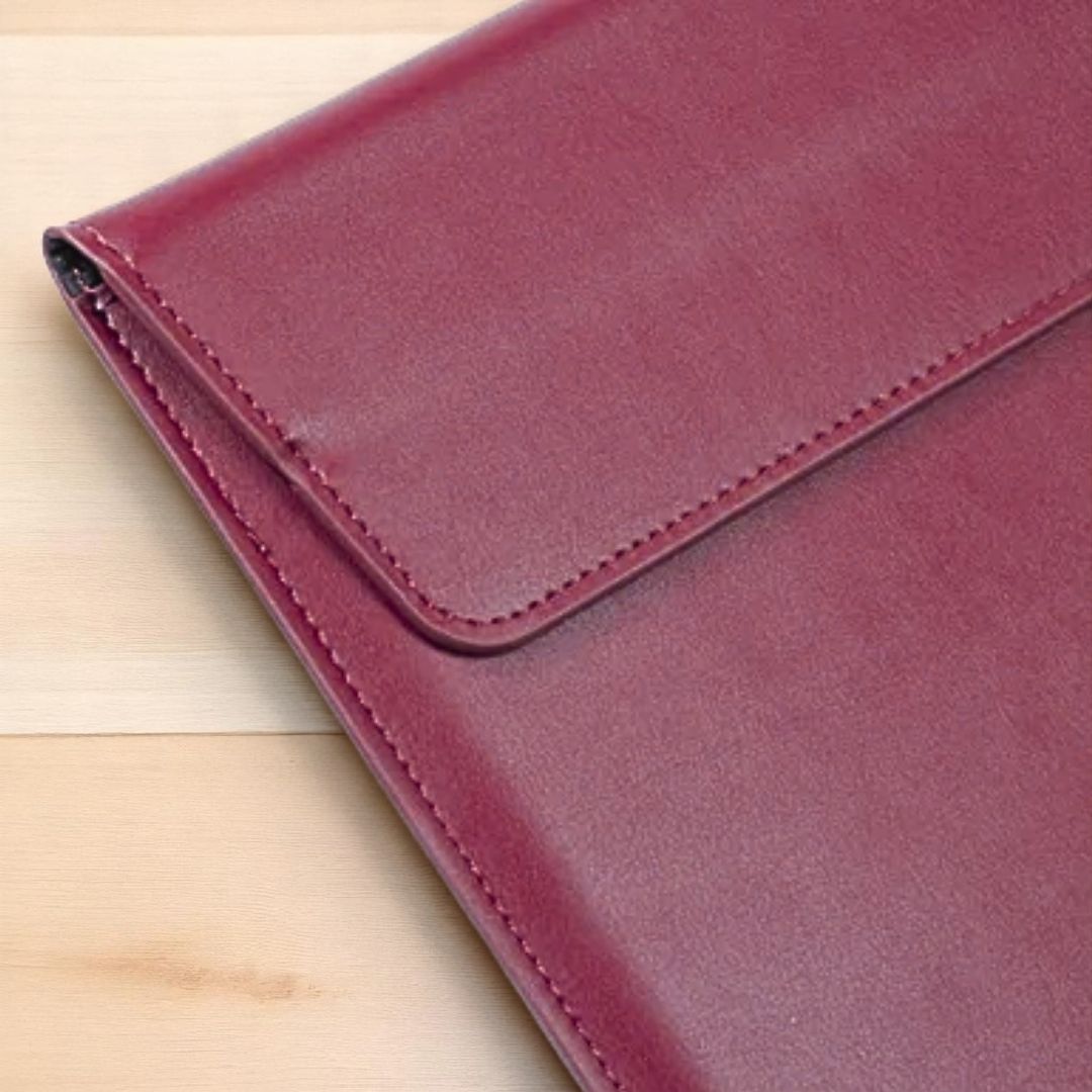 VIKA Flache Laptop - Hülle für MacBook & Notebooks - Laptophüllen - Red Berry - Kuratist