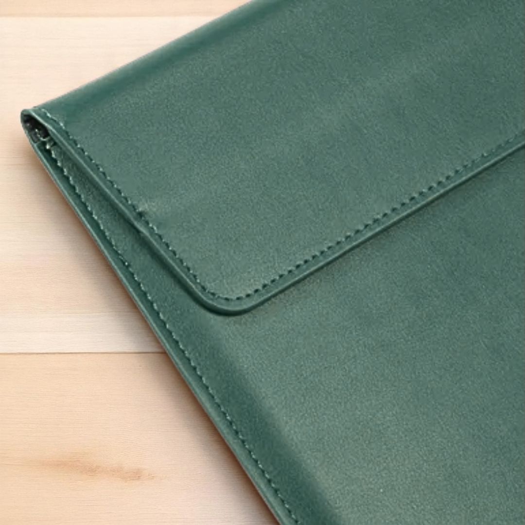 VIKA Flache Laptop - Hülle für MacBook & Notebooks - Laptophüllen - Forest Green - Kuratist