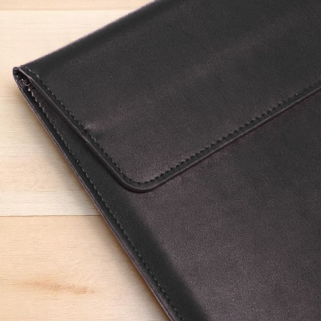 VIKA Flache Laptop - Hülle für MacBook & Notebooks - Laptophüllen - Deep Black - Kuratist