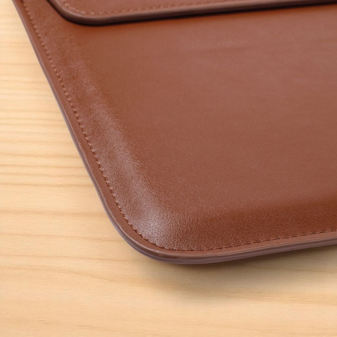 VIKA Flache Laptop - Hülle für MacBook & Notebooks - Laptophüllen - Caramel Brown - Kuratist