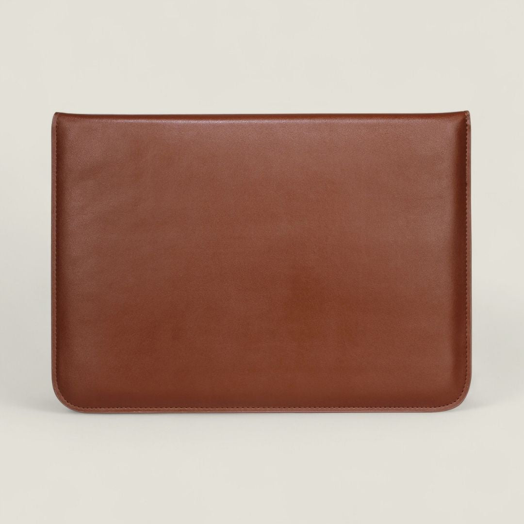 VIKA Flache Laptop - Hülle für MacBook & Notebooks - Laptophüllen - Caramel Brown - Kuratist