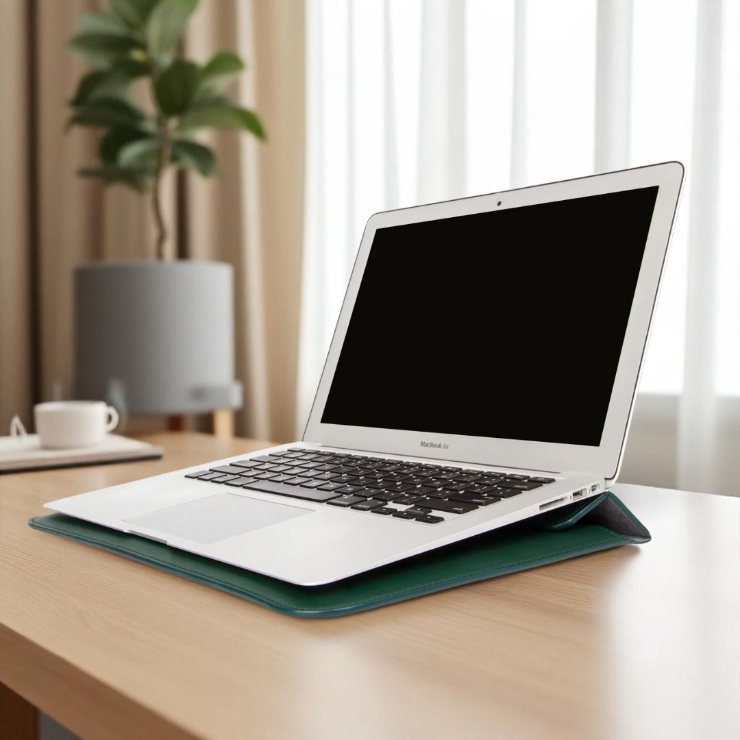 VIKA Flache Laptop - Hülle für MacBook & Notebooks - Laptophüllen - Forest Green - Kuratist