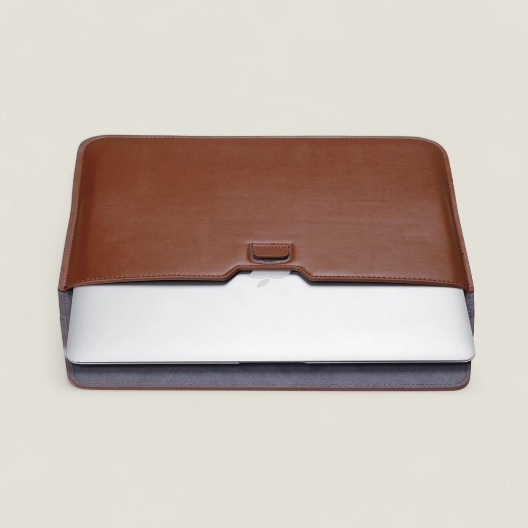 VIKA Flache Laptop - Hülle für MacBook & Notebooks - Laptophüllen - Caramel Brown - Kuratist