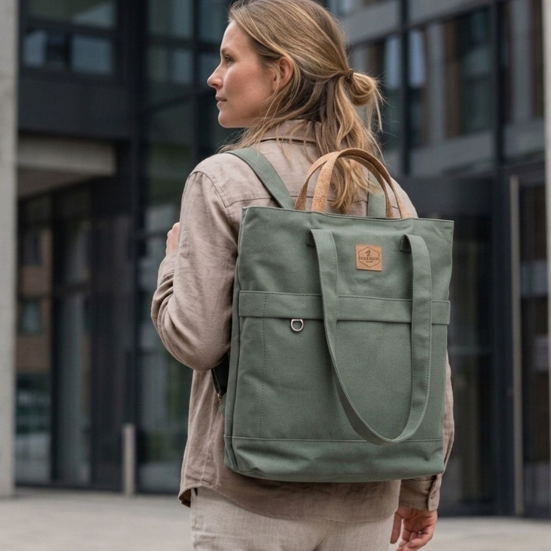 Rucksack, Crossbody, Schultertasche oder Tote – DEERN passt sich deinem Alltag an. Mit 14 L Volumen und gepolstertem Laptopfach.