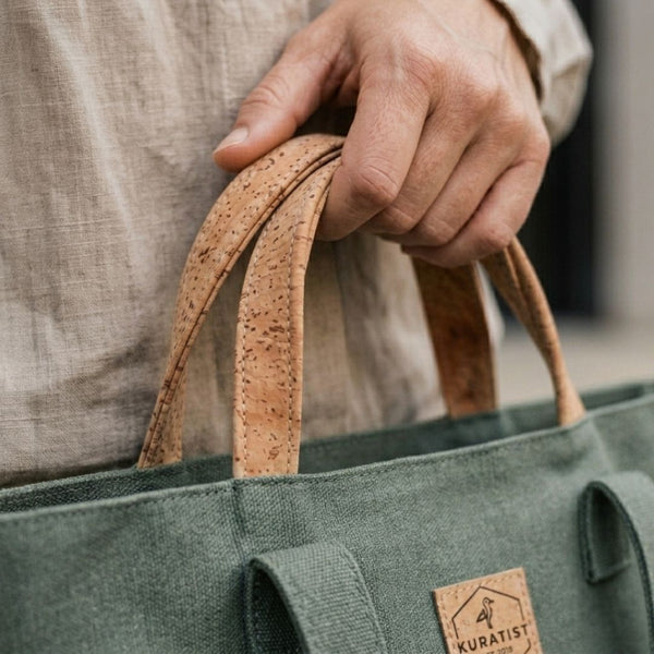 Rucksack, Crossbody, Schultertasche oder Tote – DEERN passt sich deinem Alltag an. Mit 14 L Volumen und gepolstertem Laptopfach.