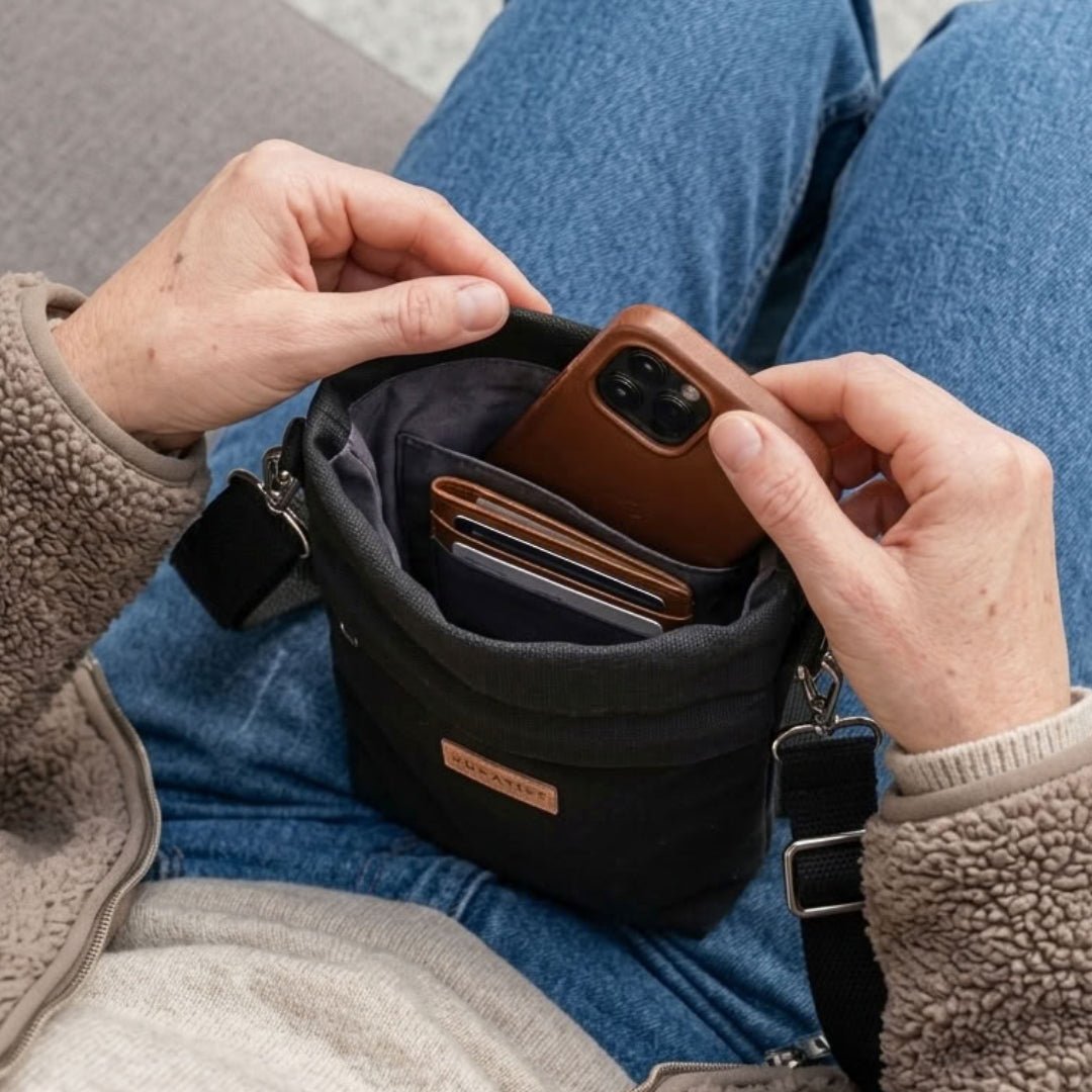 GRETJE MINI Handy Umhängetasche - Umhängetaschen - Black - Kuratist