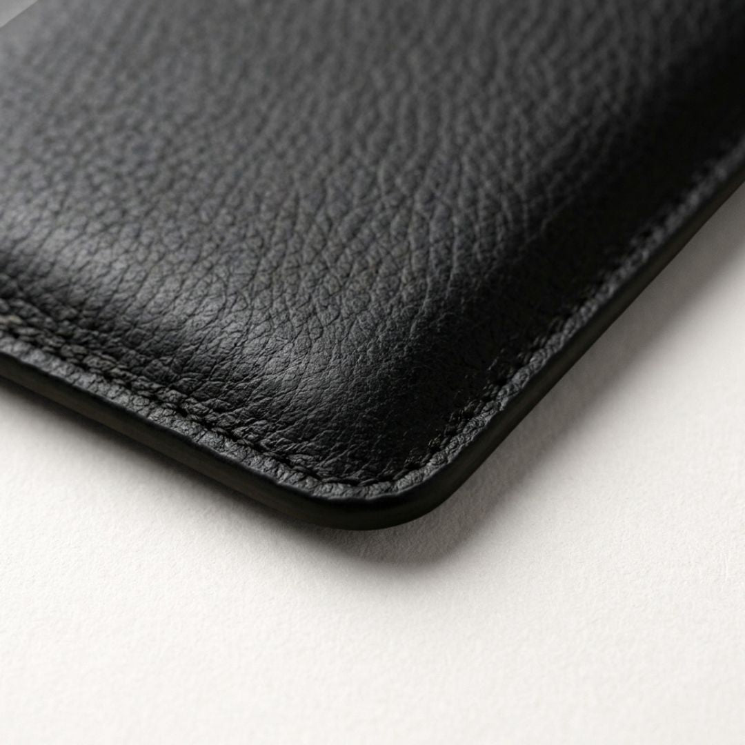 LUMI Handytasche aus Leder - Handytaschen - Premium Black - Kuratist