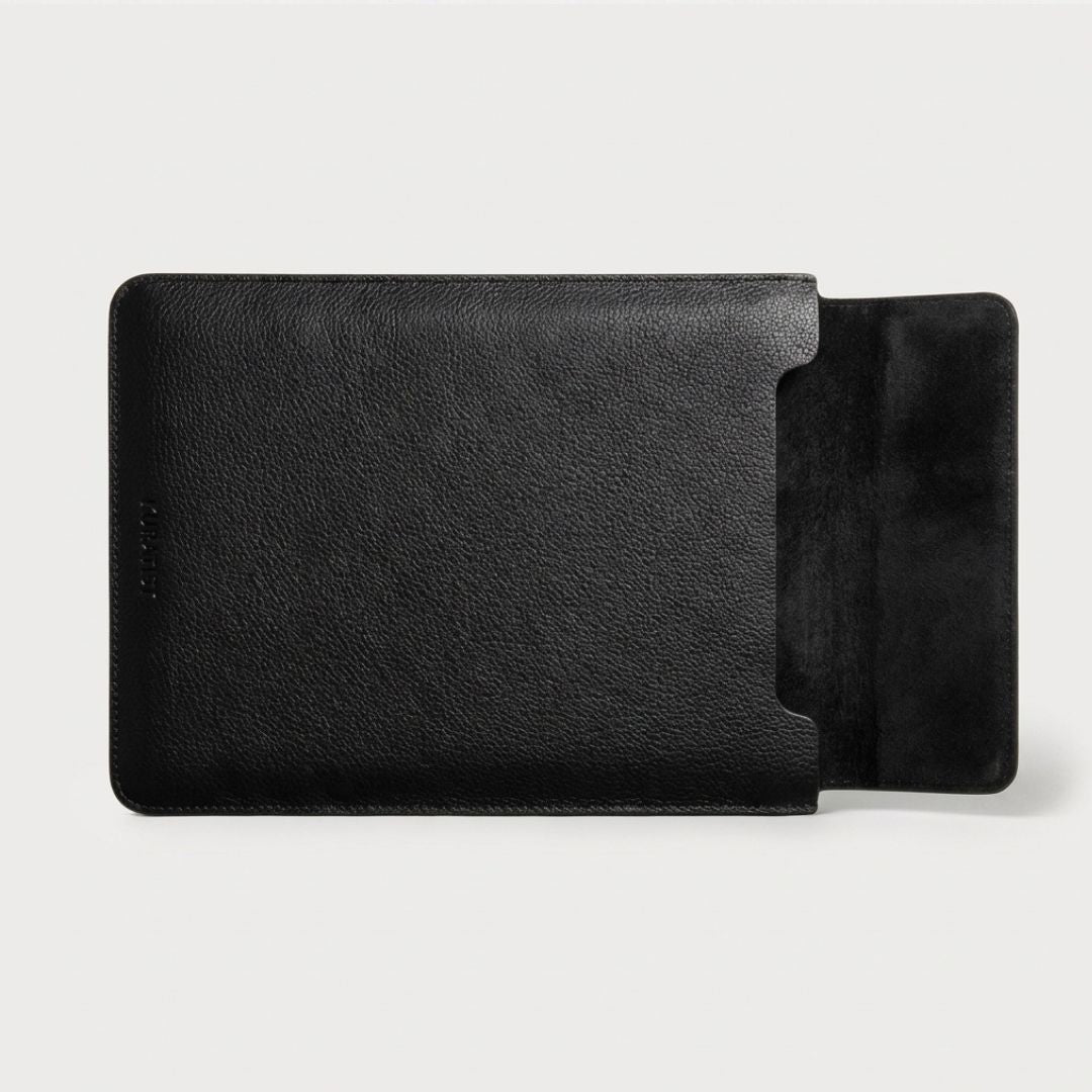LUMI Laptop Hülle aus Leder für MacBook & Notebooks - Laptophüllen - Pebbled Black - Kuratist