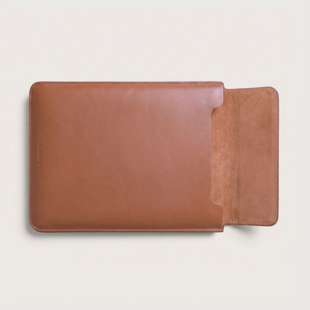 LUMI Laptop Hülle aus Leder für MacBook & Notebooks - Laptophüllen - Nappa Sienna Brown - Kuratist