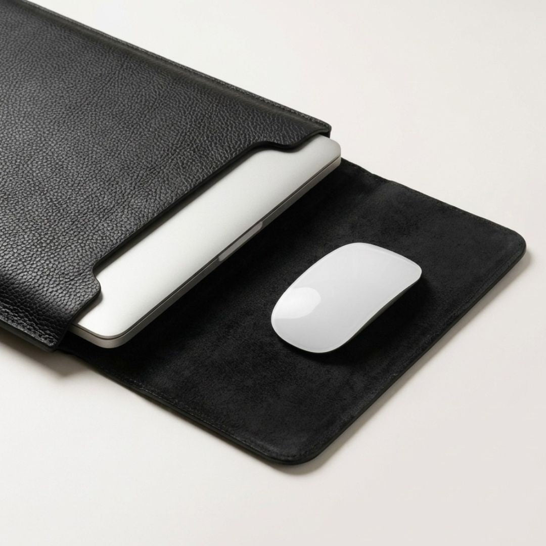 LUMI Laptop Hülle aus Leder für MacBook & Notebooks - Laptophüllen - Pebbled Black - Kuratist
