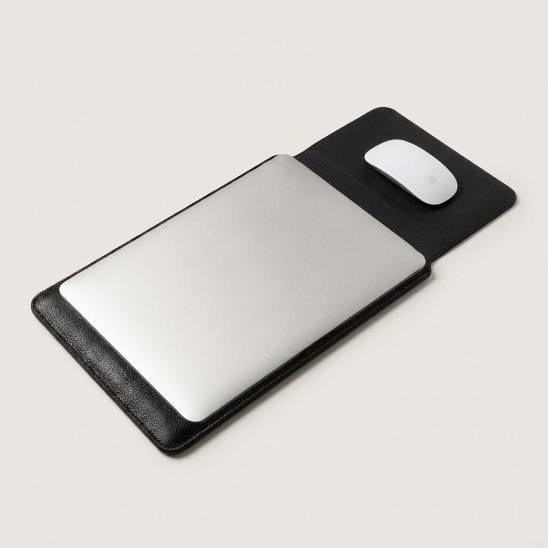 LUMI Laptop Hülle aus Leder für MacBook & Notebooks - Laptophüllen - Pebbled Black - Kuratist
