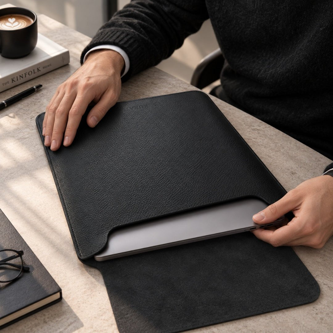 LUMI Laptophülle aus Premium Rindsleder - Laptophüllen - Black - Kuratist