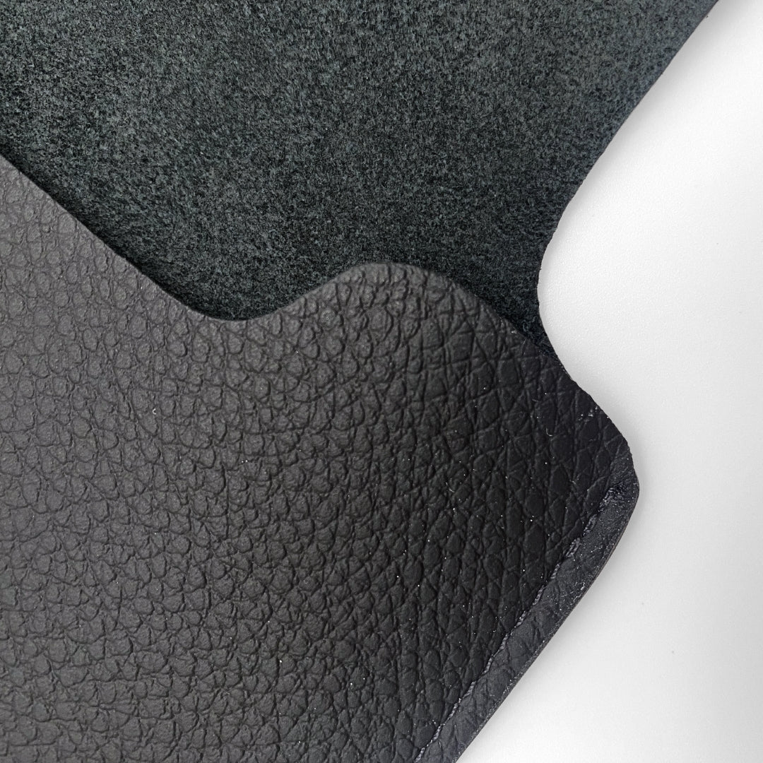 LUMI Laptophülle (Premium Echtleder) - Laptophüllen - Black Pebble Grain - Kuratist