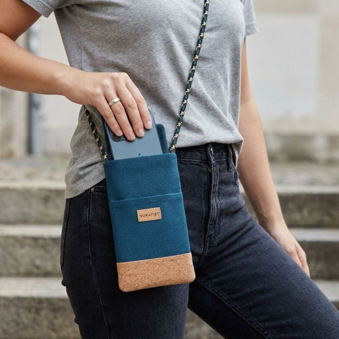 NELA Handytasche zum Umhängen - Handytasche zum Umhängen - Teal Cork - Kuratist