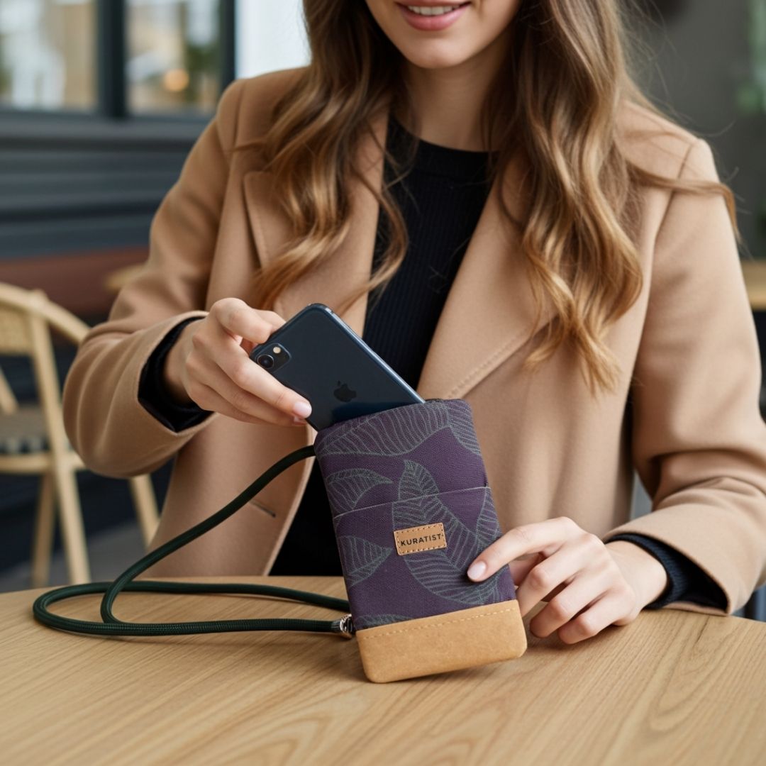 NELA Handytasche zum Umhängen Bedruckt - Handytasche zum Umhängen - Nocturnal Leaves Paper - Kuratist