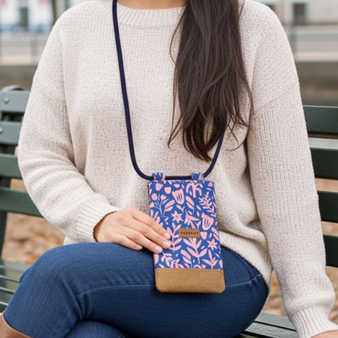 NELA Handytasche zum Umhängen Bedruckt - Handytasche zum Umhängen - Blooming Bliss Paper - Kuratist