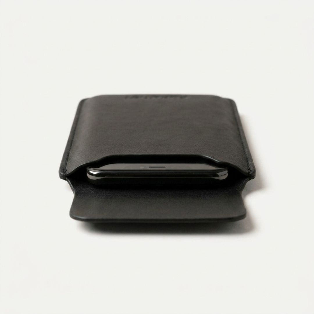 NORA Handytasche mit Klappe - Handytaschen - Premium Black - Kuratist