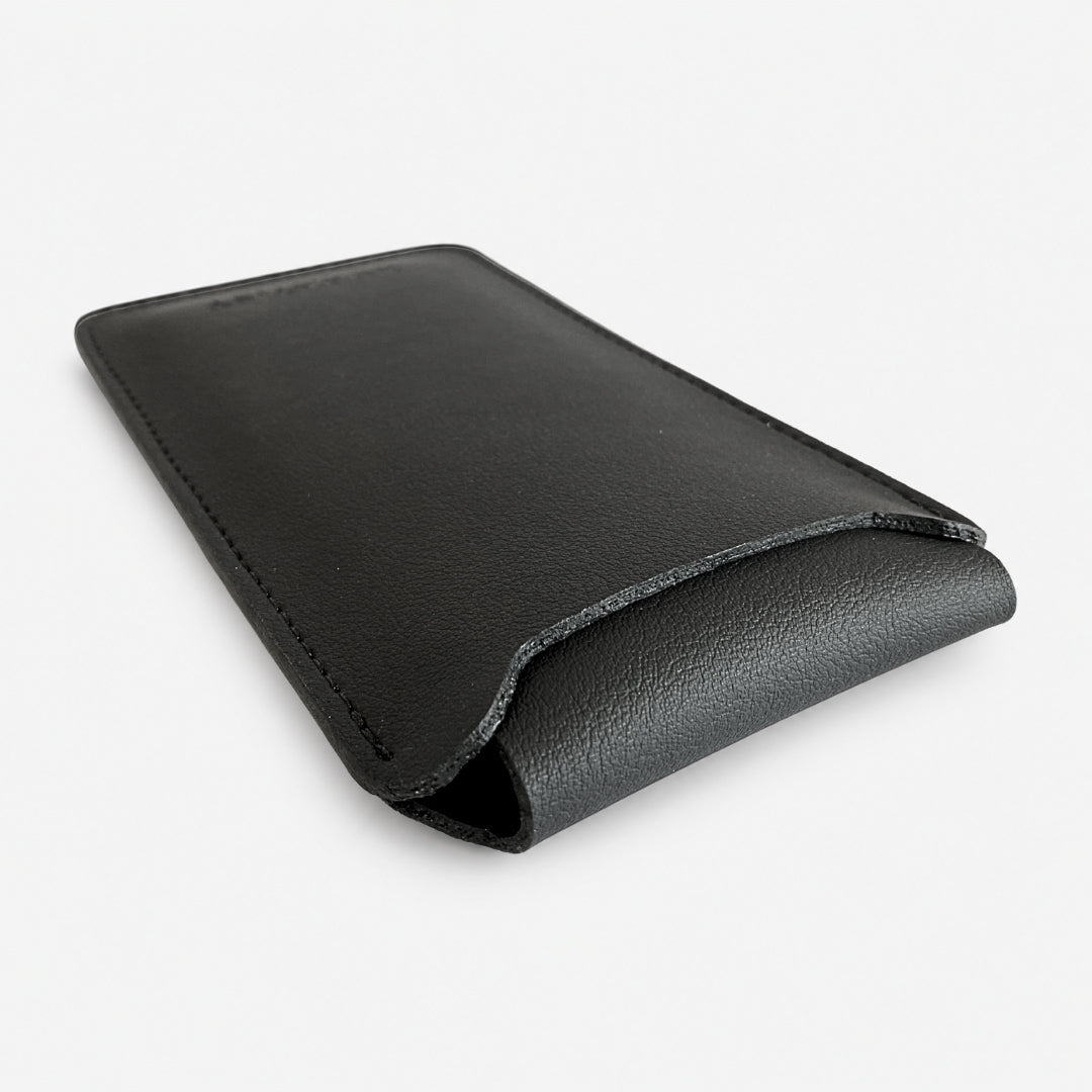 NORA Premium Handytasche mit Klappe (Vegan) - Handytaschen - Carbon Black Fine Grain - Kuratist