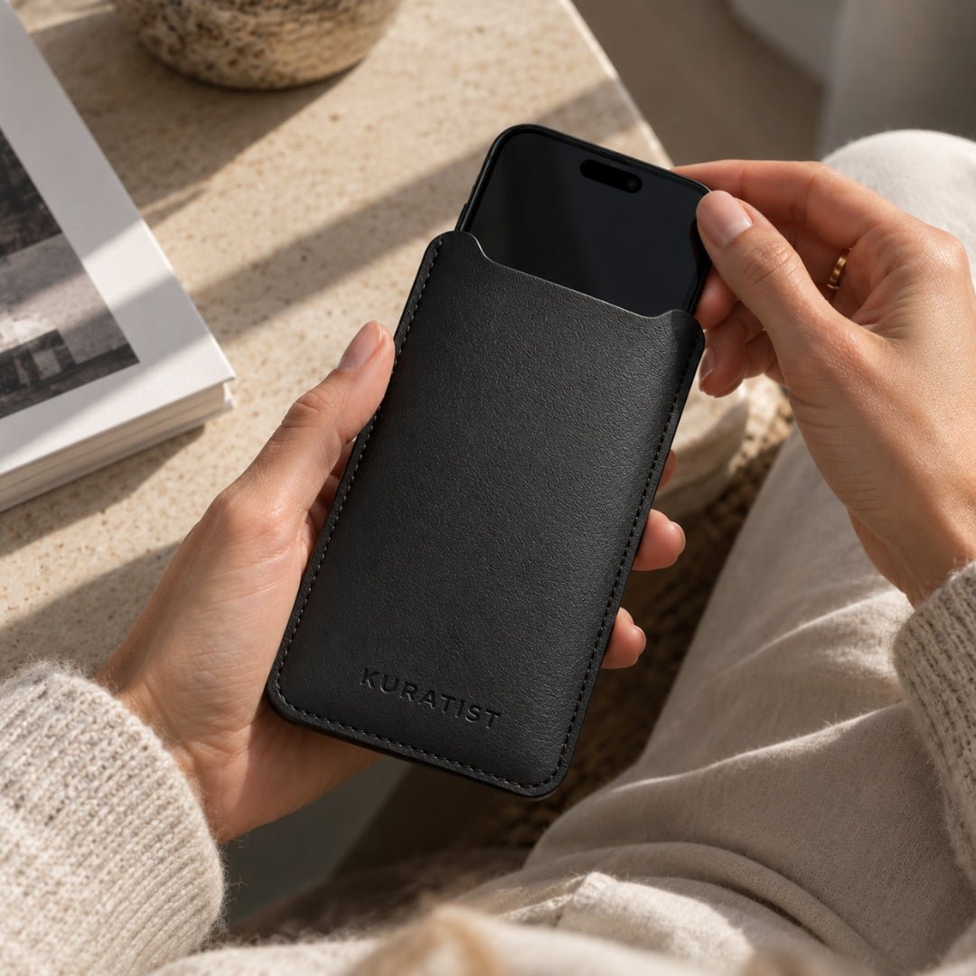 NORA Premium Handytasche (Vegan) - Handytaschen - Carbon Black Fine Grain - Kuratist