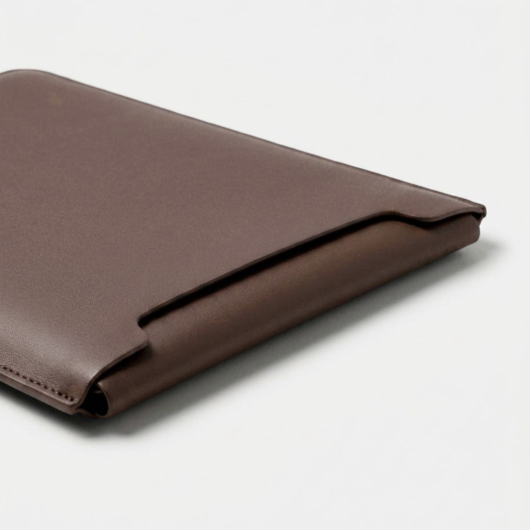 NORA Premium Laptop Hülle für MacBook & Notebooks - Laptophüllen - Premium Coffee - Kuratist
