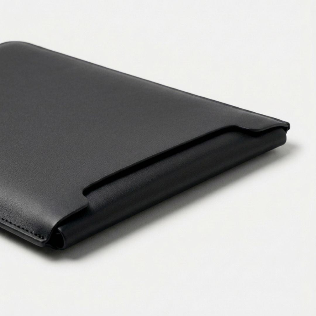 NORA Premium Laptop Hülle für MacBook & Notebooks - Laptophüllen - Premium Black - Kuratist