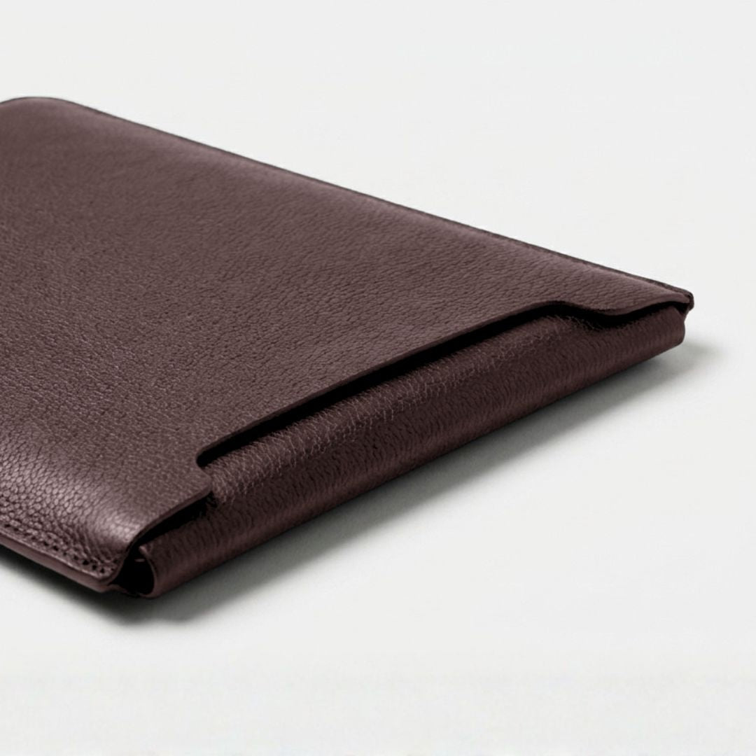 NORA Ultraflache Hülle für MacBook & Notebooks - Laptophüllen - Pebbled Coffee - Kuratist
