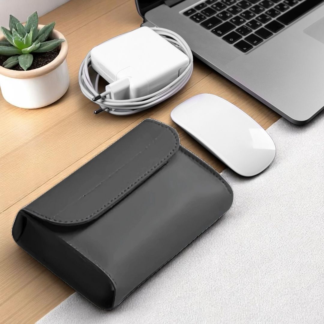 NORA – Ultraflache Hülle für MacBook & Notebooks - Laptoptaschen - Deep Black - Kuratist