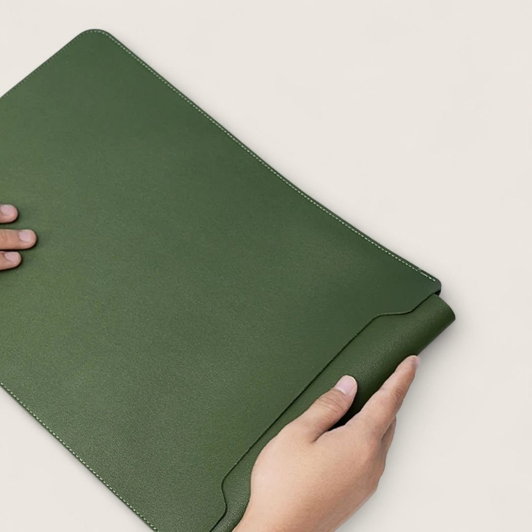 NORA – Ultraflache Hülle für MacBook & Notebooks - Laptoptaschen - Forest Green - Kuratist