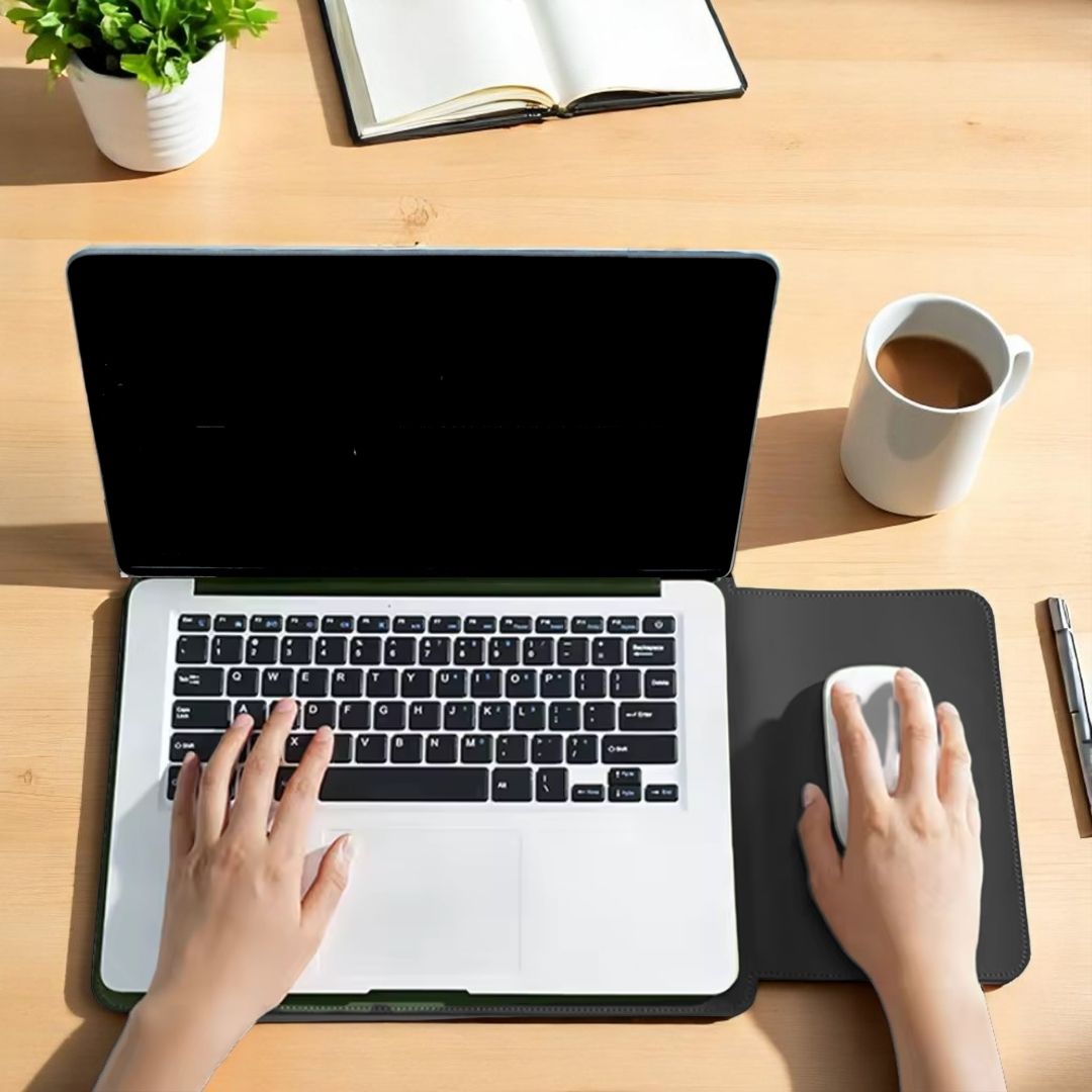 NORA – Ultraflache Hülle für MacBook & Notebooks - Laptoptaschen - Deep Black - Kuratist