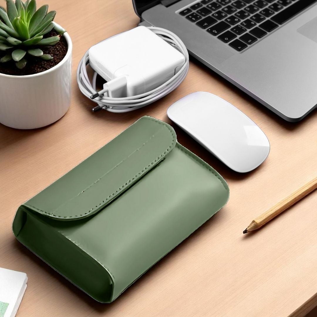 NORA – Ultraflache Hülle für MacBook & Notebooks - Laptoptaschen - Forest Green - Kuratist
