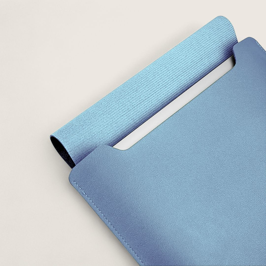 NORA – Ultraflache Hülle für MacBook & Notebooks - Laptoptaschen - Ocean Blue - Kuratist